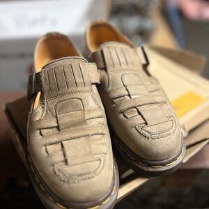 Women’s Tan Leather huaraches Dr.Martens Shoes